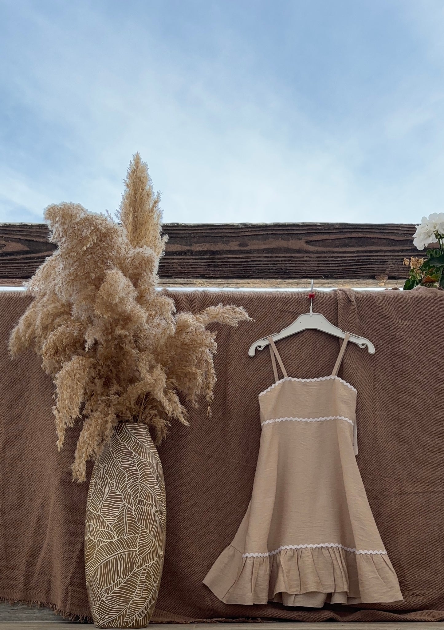 VESTIDO BEIGE